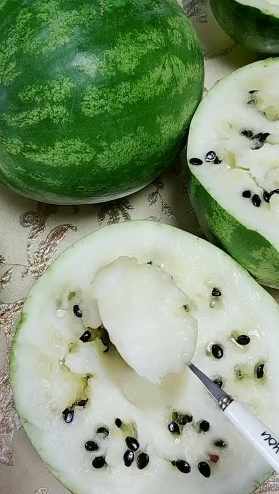 东北人吃瓜不削皮吗视频,吃瓜不削皮，传统饮食习惯揭秘