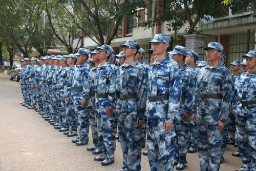 军训吃瓜视频哪里有,揭秘军营生活趣味瞬间