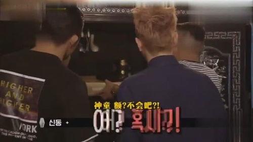 吃一个瓜憋笑视频大全,笑点满满，让你忍俊不禁